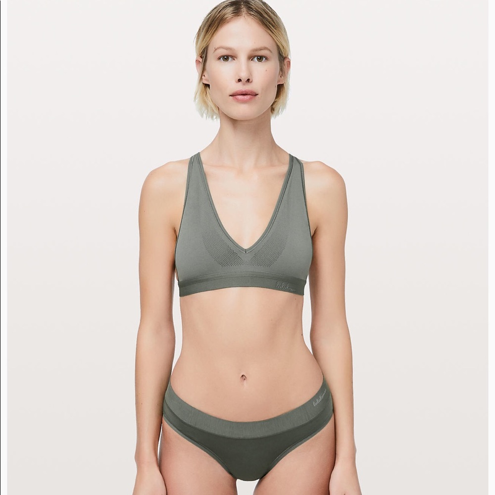 Lululemon A Little Bit Closer Bralette
